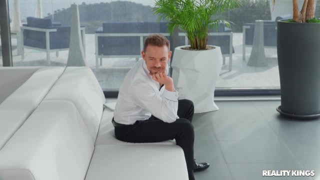 Крепкий член для большой дырки - #1