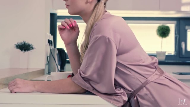 Жаркий секс коллег на столе - #1